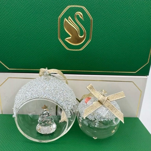 NIB Exclusive Swarovski Set/2 Balls With Christmas Tree Inside Ornament #5658125 - Picture 4 of 8